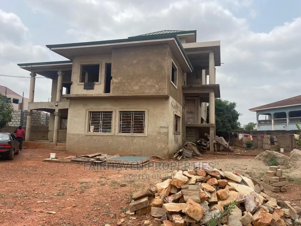 10bdrm House in Adenta for Sale in Adenta