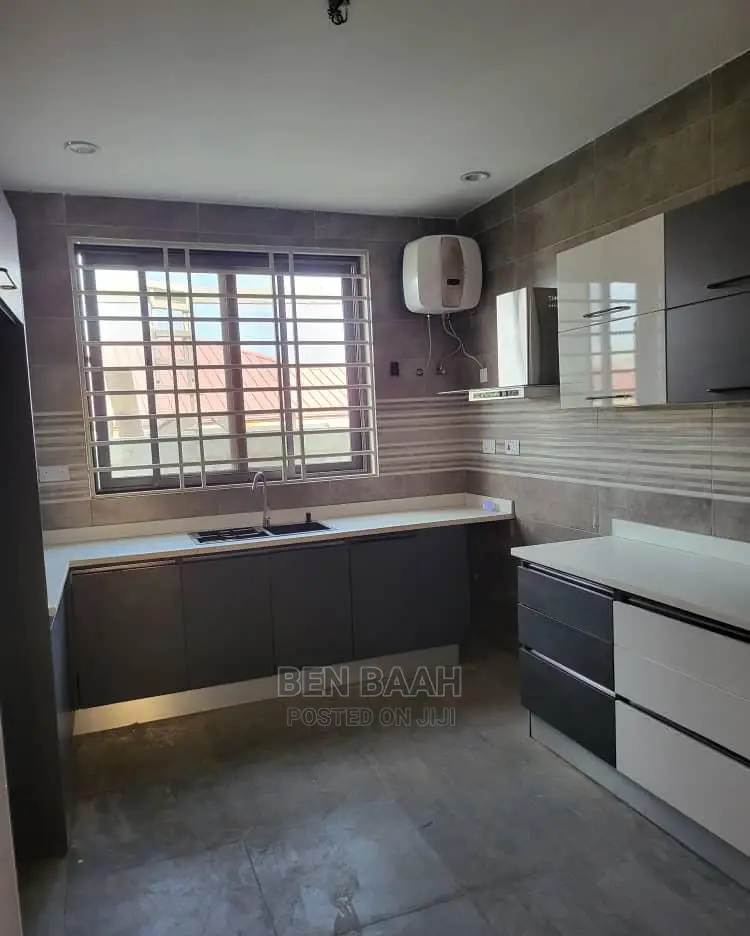 2bdrm Block of Flats in Ben Properties, Lake Side Estate for rent in Lake Side Estate