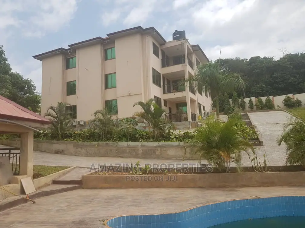 7bdrm House in Akuapim South for sale in Akuapim South