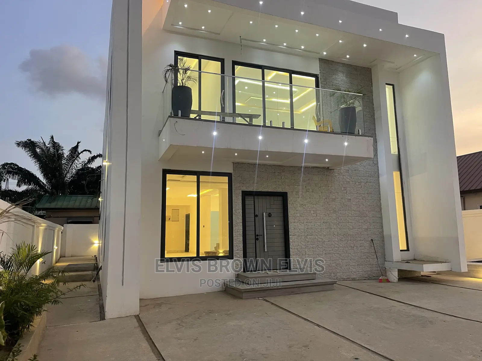 4bdrm Duplex in Living Large, Ashaley Botwe for Sale in Ashaley Botwe