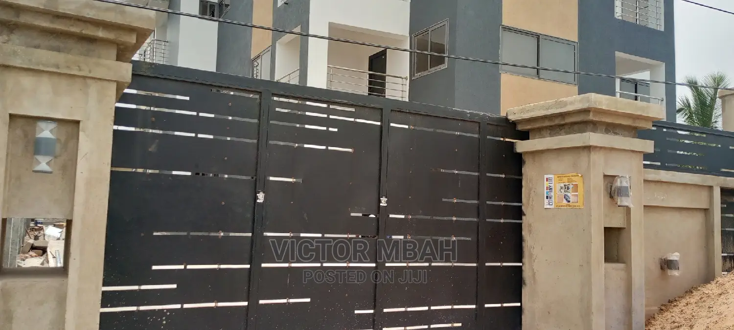 3bdrm Penthouse in Comm 25 Around, Tema Metropolitan for rent in Tema Metropolitan