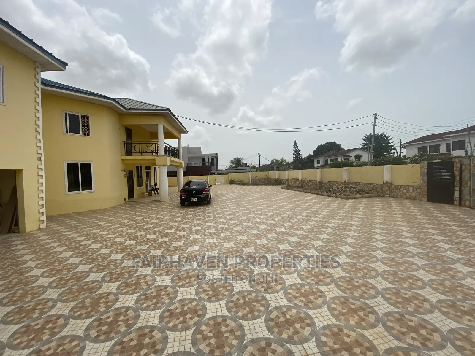 8bdrm House in Community 19, Accra Metropolitan for Rent in Accra Metropolitan