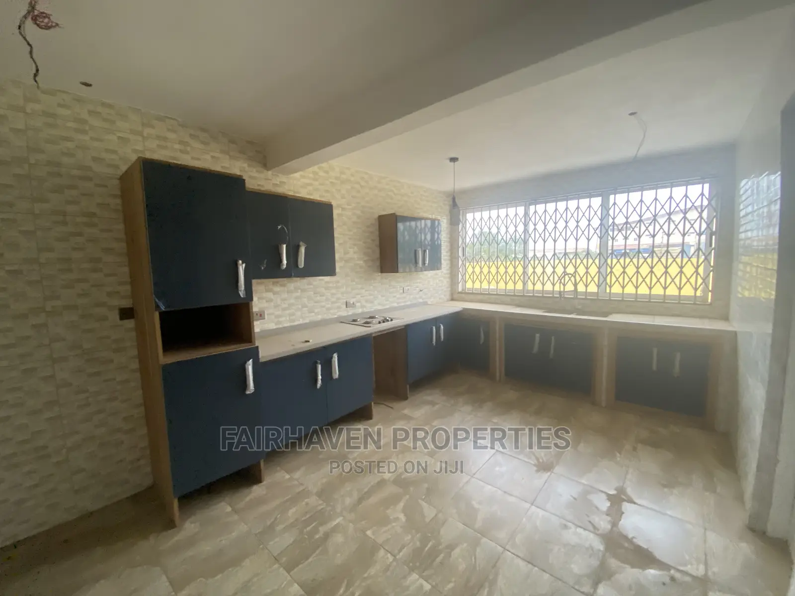 8bdrm House in Community 19, Accra Metropolitan for Rent in Accra Metropolitan