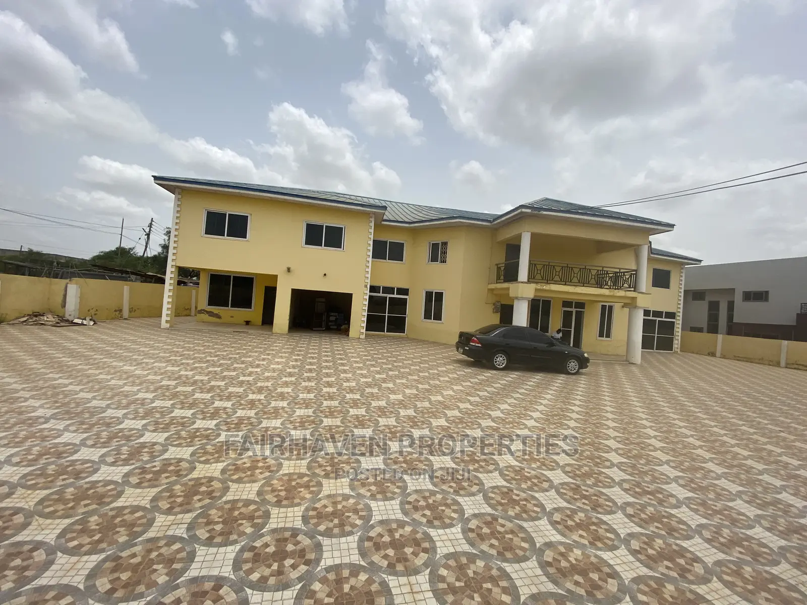 8bdrm House in Community 19, Accra Metropolitan for Rent in Accra Metropolitan