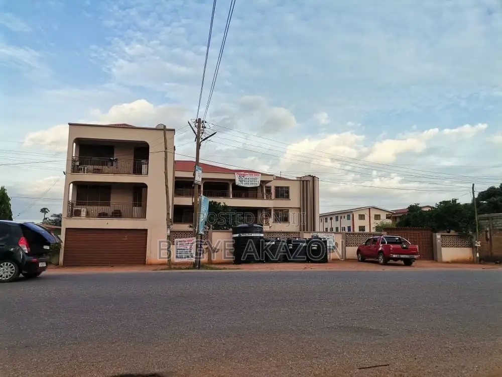 10bdrm Block of Flats in Frafraha, Adenta for sale in Adenta