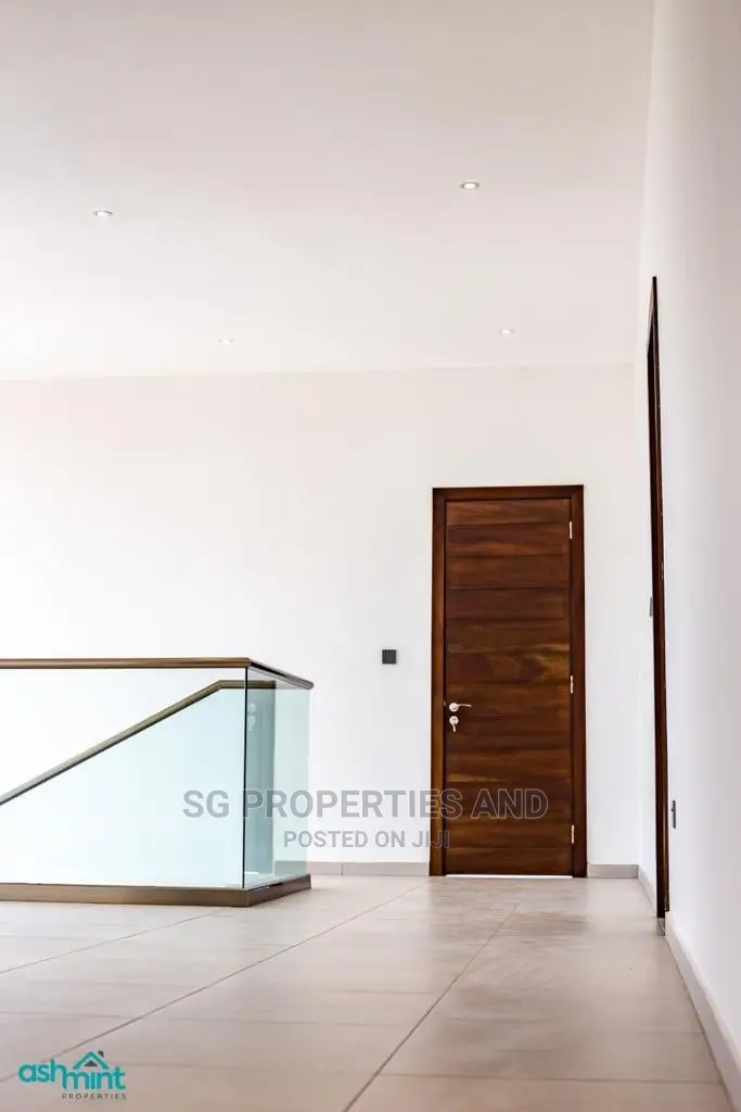 4bdrm Mansion in Community 18 Spintex for Sale in Spintex