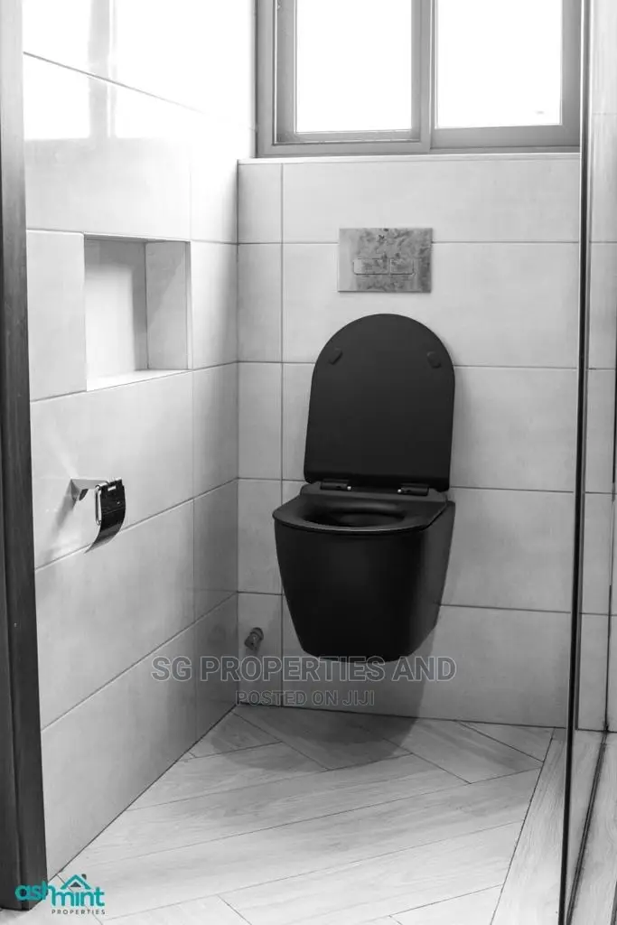 4bdrm Mansion in Community 18 Spintex for Sale in Spintex