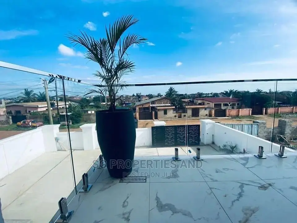 4bdrm Mansion in Community 20, Spintex for Sale in Spintex