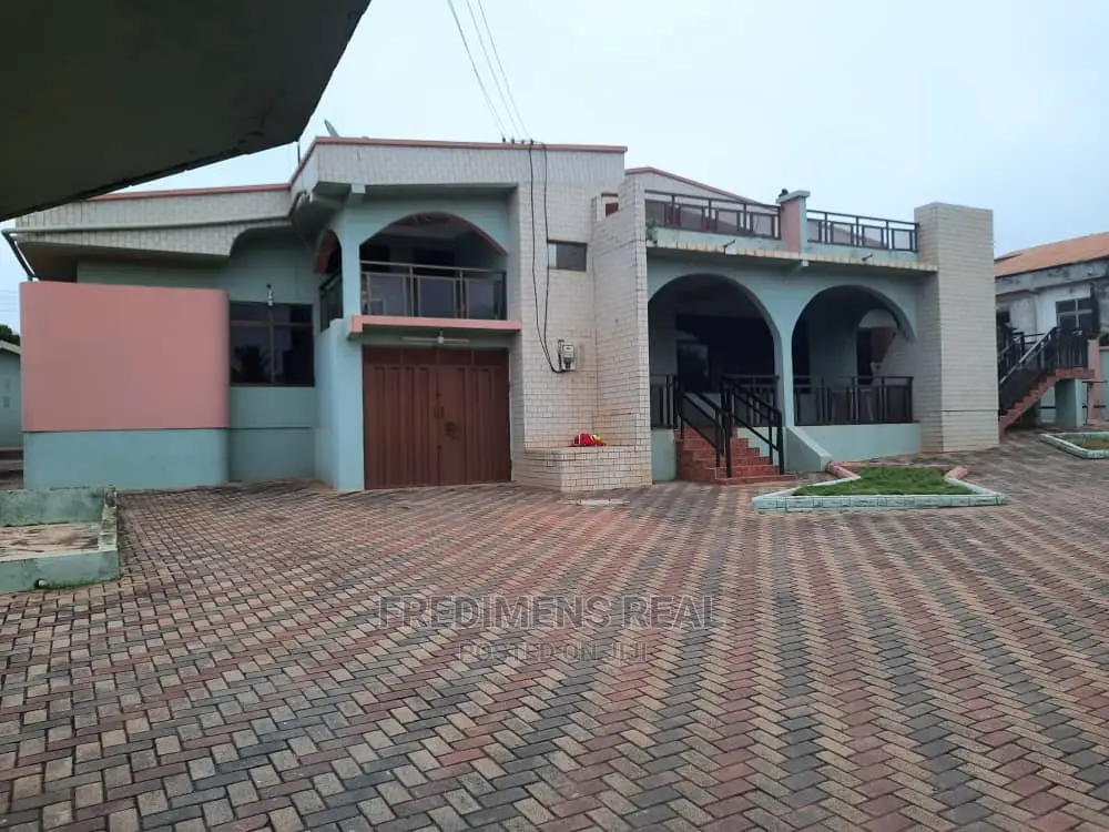 6bdrm House in Fredimens Real, Kumasi Metropolitan for Sale in Kumasi Metropolitan