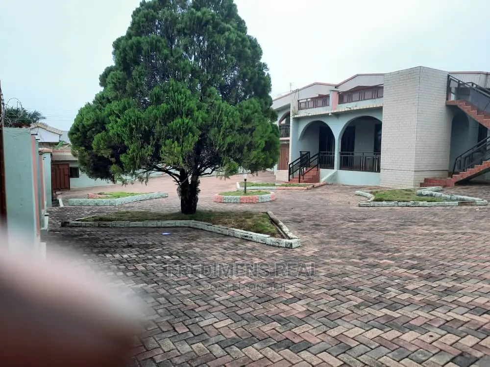6bdrm House in Fredimens Real, Kumasi Metropolitan for Sale in Kumasi Metropolitan