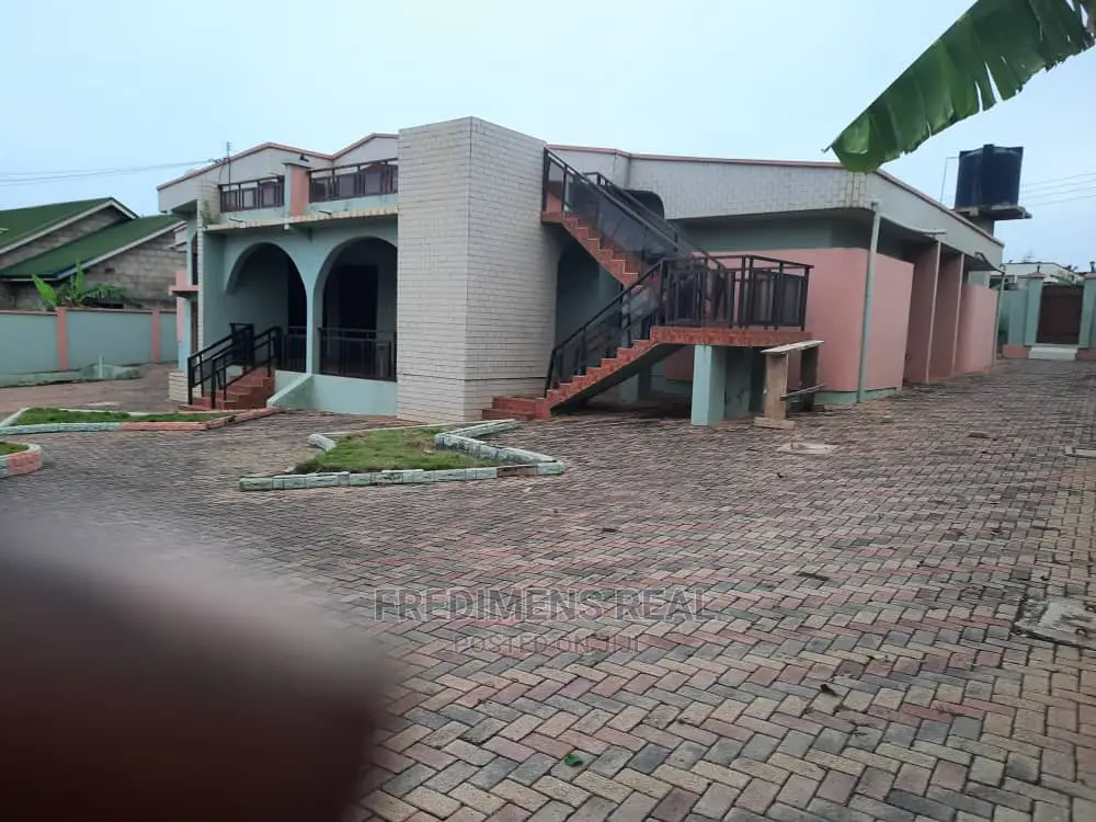 6bdrm House in Fredimens Real, Kumasi Metropolitan for Sale in Kumasi Metropolitan