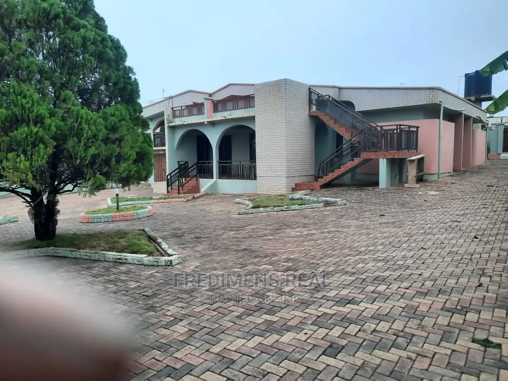 6bdrm House in Fredimens Real, Kumasi Metropolitan for Sale in Kumasi Metropolitan