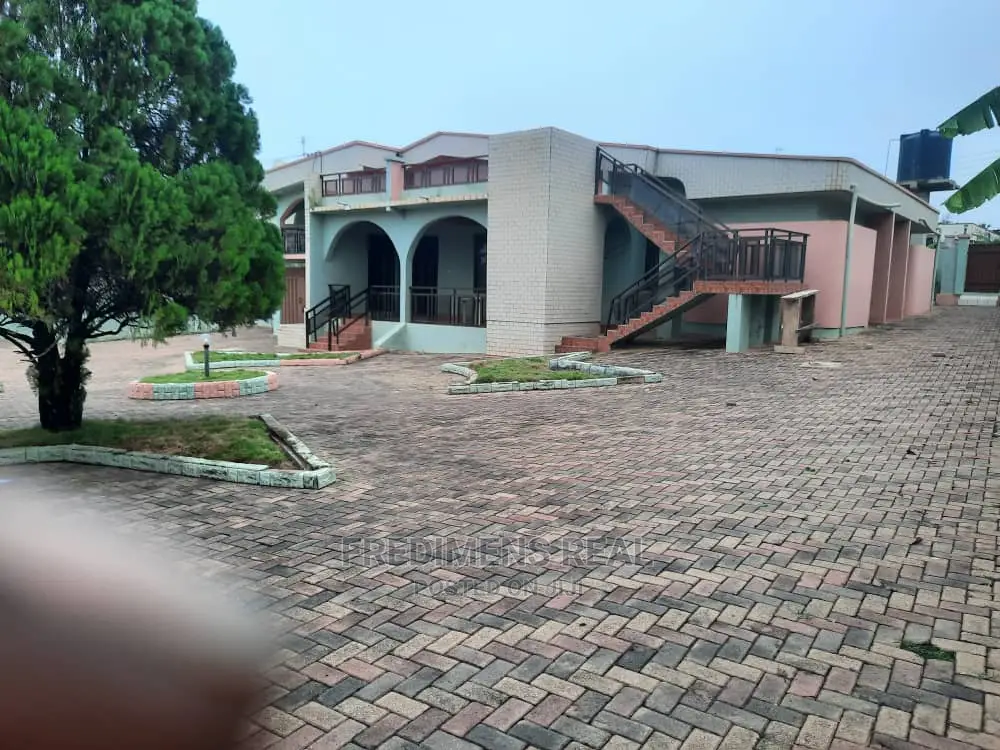 6bdrm House in Fredimens Real, Kumasi Metropolitan for Sale in Kumasi Metropolitan