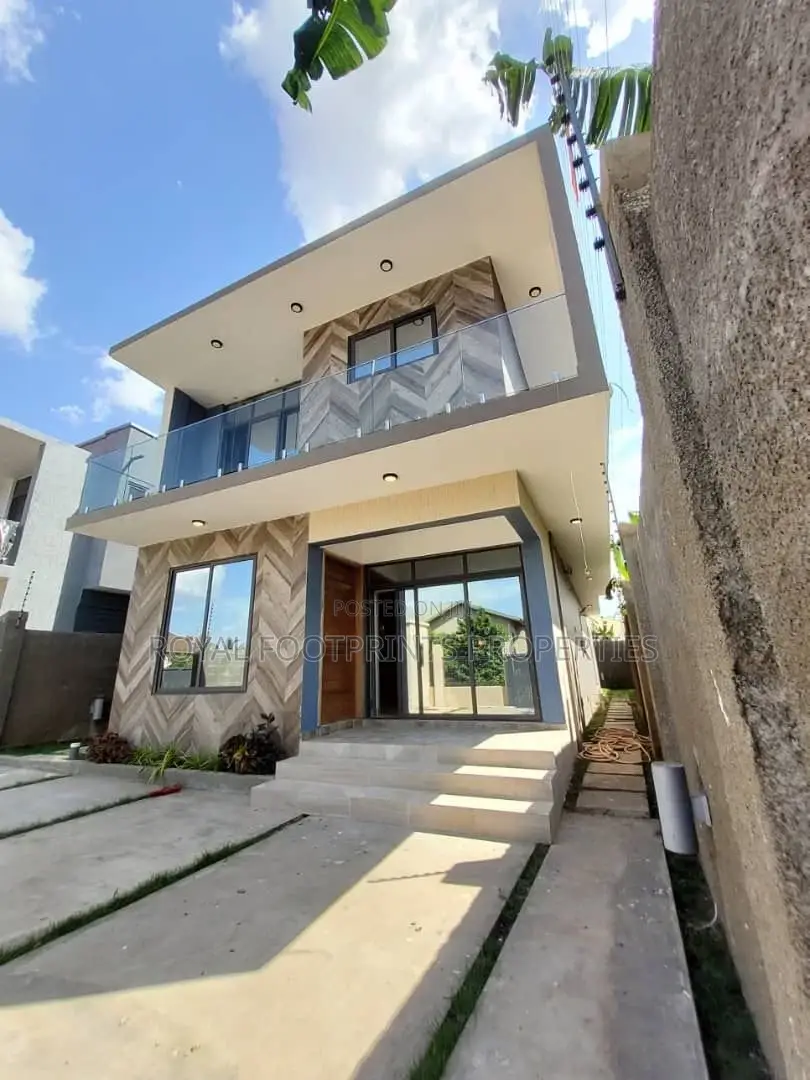 4bdrm House in Royal Footprints, Oyarifa for Sale in Oyarifa