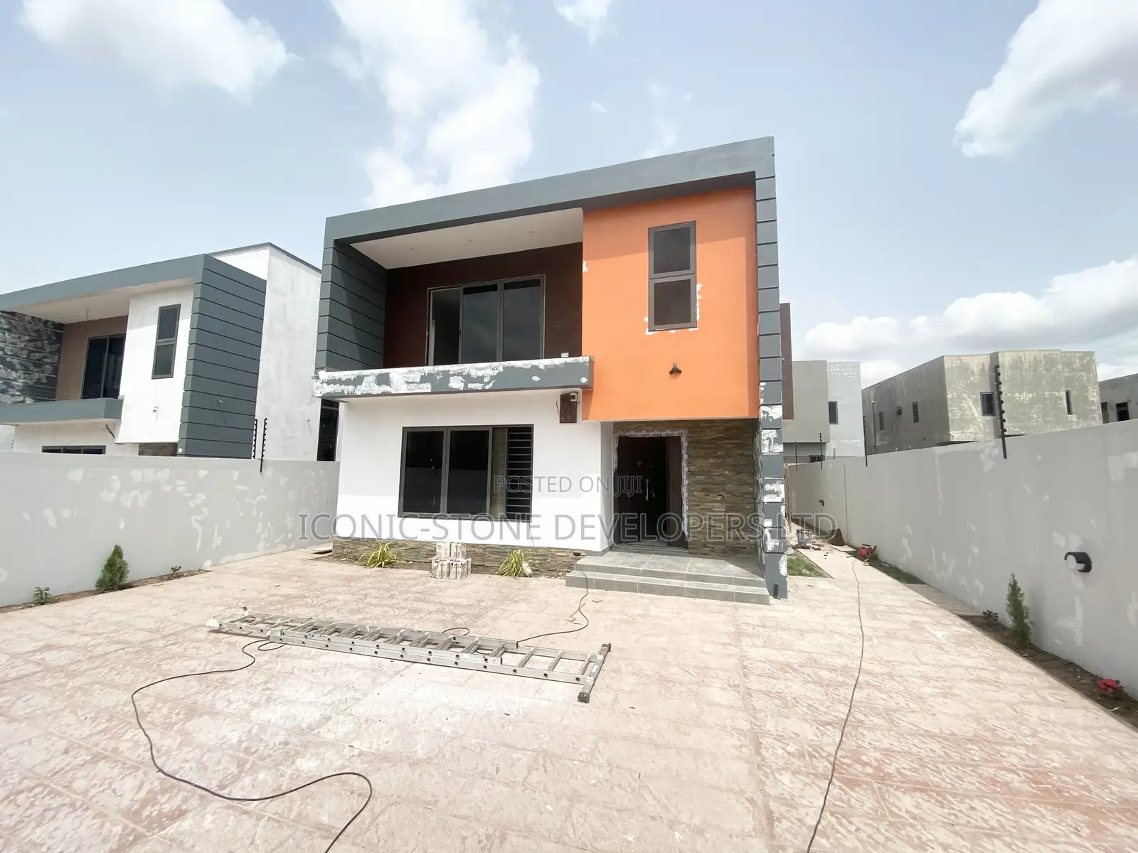 4bdrm House in Lakeside, Ashaley Botwe for Sale in Ashaley Botwe