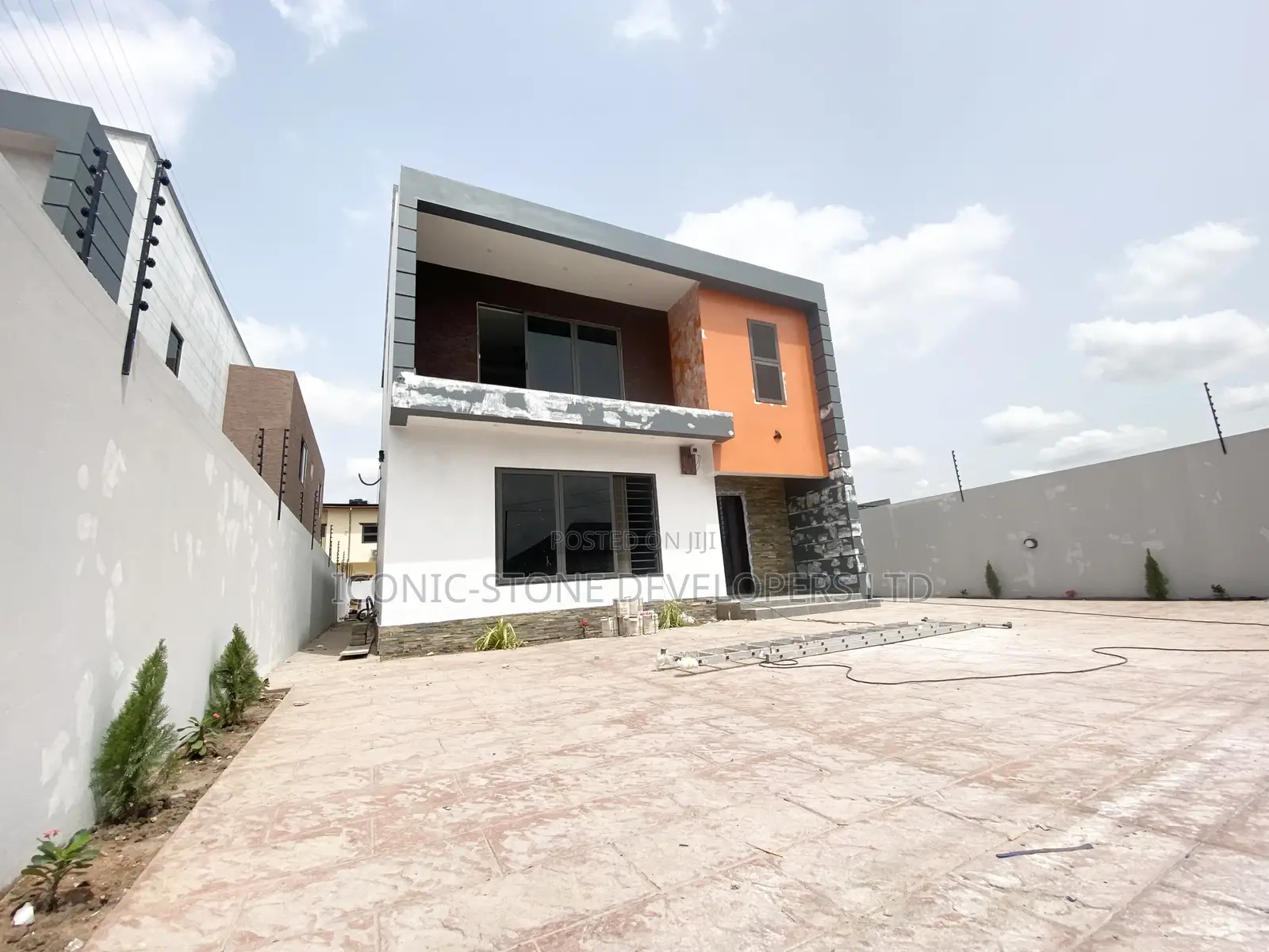 4bdrm House in Lakeside, Ashaley Botwe for Sale in Ashaley Botwe