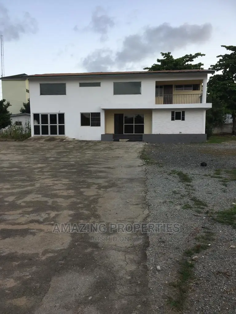 4bdrm House in 5 Bedroom House With for Rent in Airport Residential Area