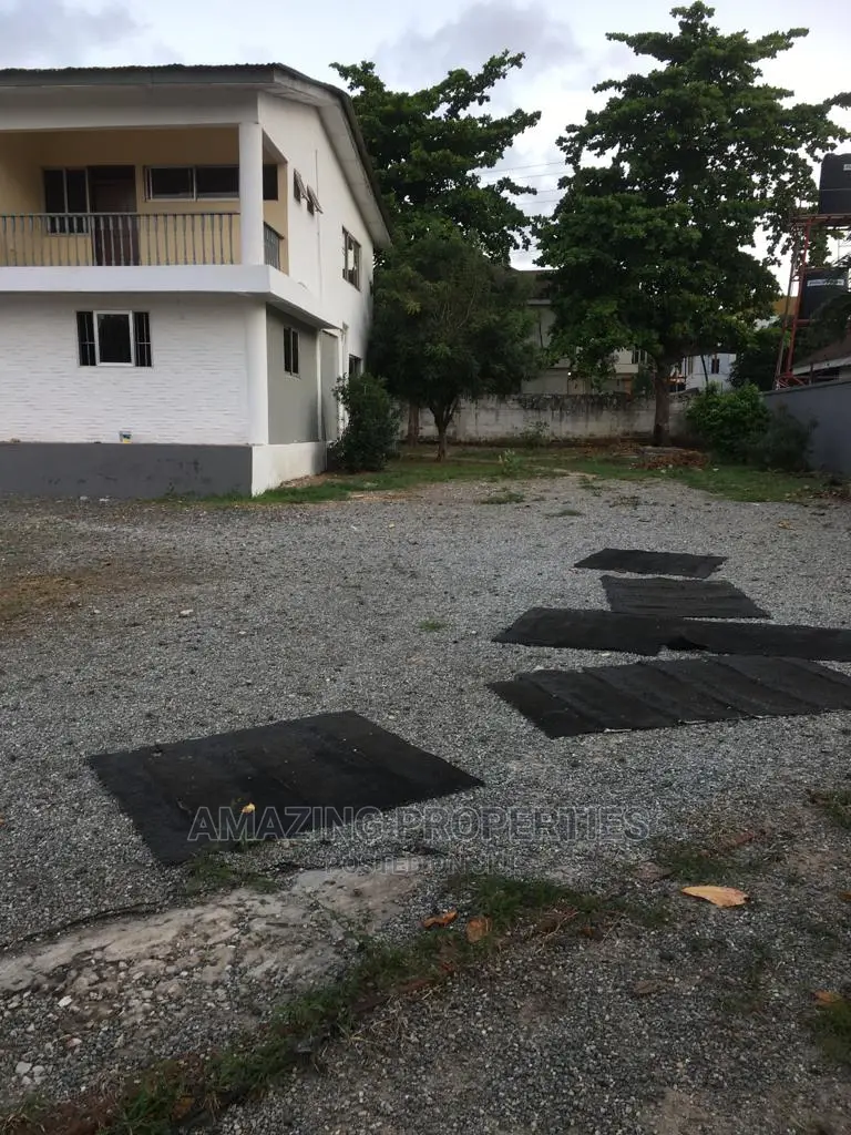 4bdrm House in 5 Bedroom House With for Rent in Airport Residential Area