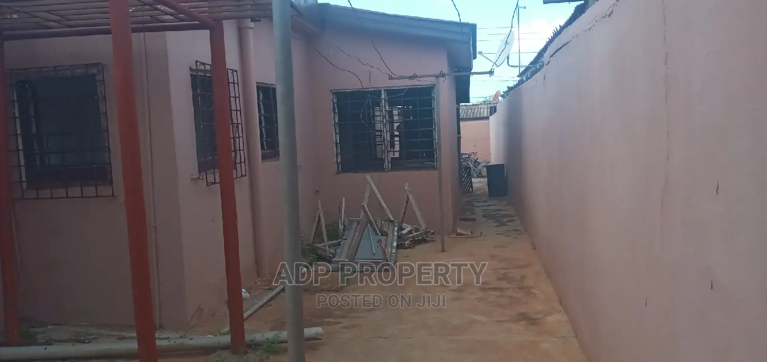 6bdrm House in Property For Sale At for sale in Accra Academy Area