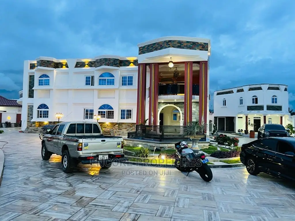 8bdrm Mansion in Tema for Sale in Tema Metropolitan