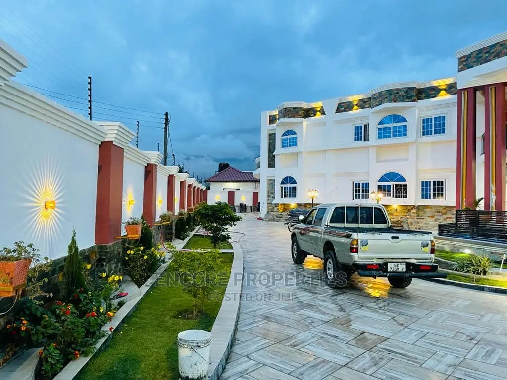 8bdrm Mansion in Tema for Sale in Tema Metropolitan
