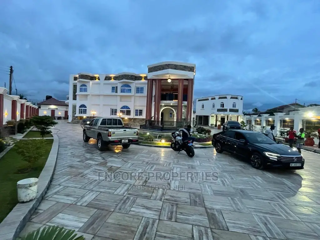 8bdrm Mansion in Tema for Sale in Tema Metropolitan