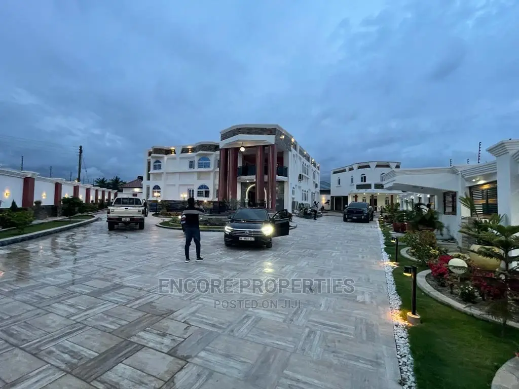 8bdrm Mansion in Tema for Sale in Tema Metropolitan