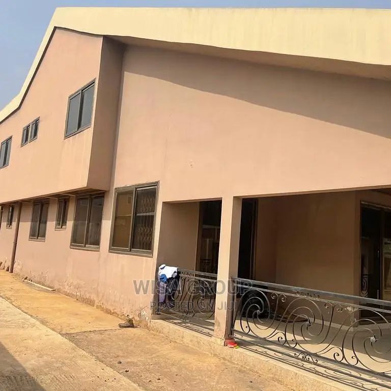5bdrm Duplex in Wisa Groups, Accra Metropolitan for Rent in Accra Metropolitan