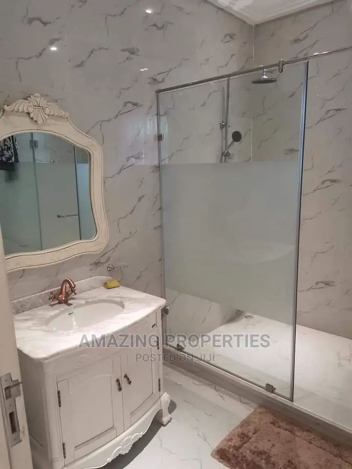 5bdrm House in East Legon, Spintex for Sale in Spintex
