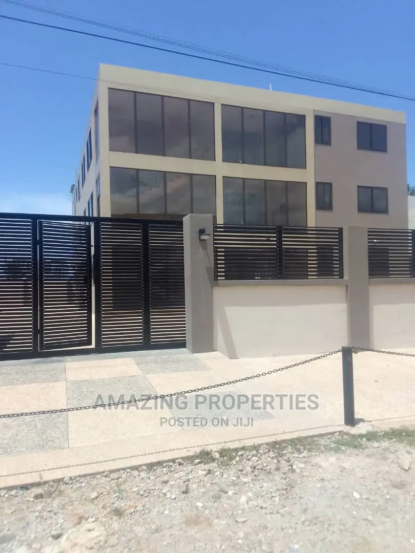 Office Complex Dzorwulu 270 Metres Square in Dzorwulu
