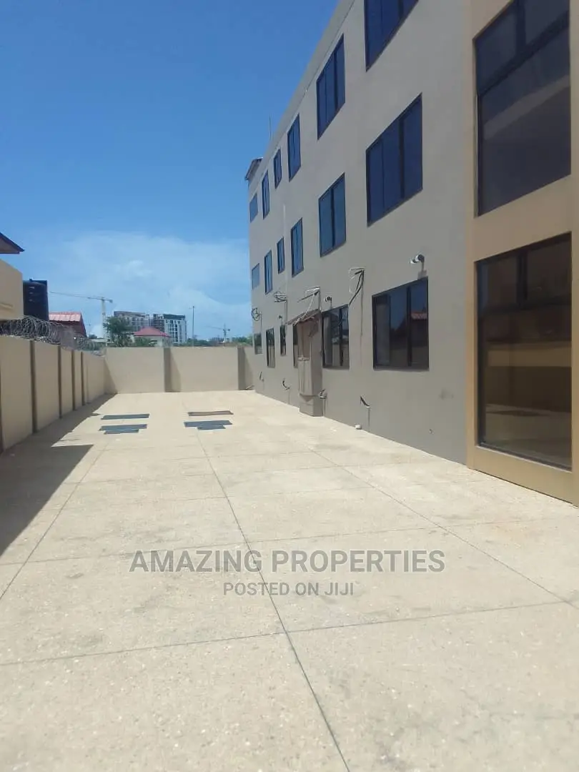 Office Complex Dzorwulu 270 Metres Square in Dzorwulu
