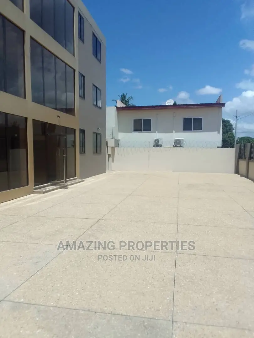 Office Complex Dzorwulu 270 Metres Square in Dzorwulu