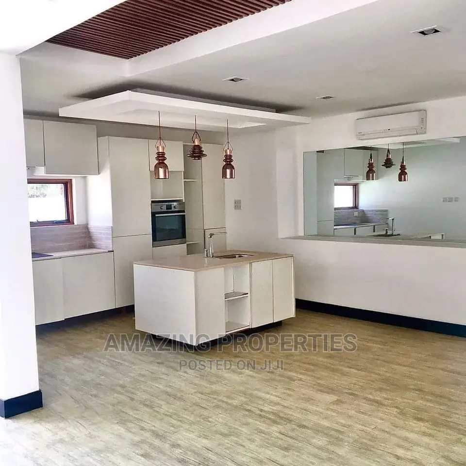 4bdrm Townhouse/Terrace in Cantonments for Sale in Cantonments
