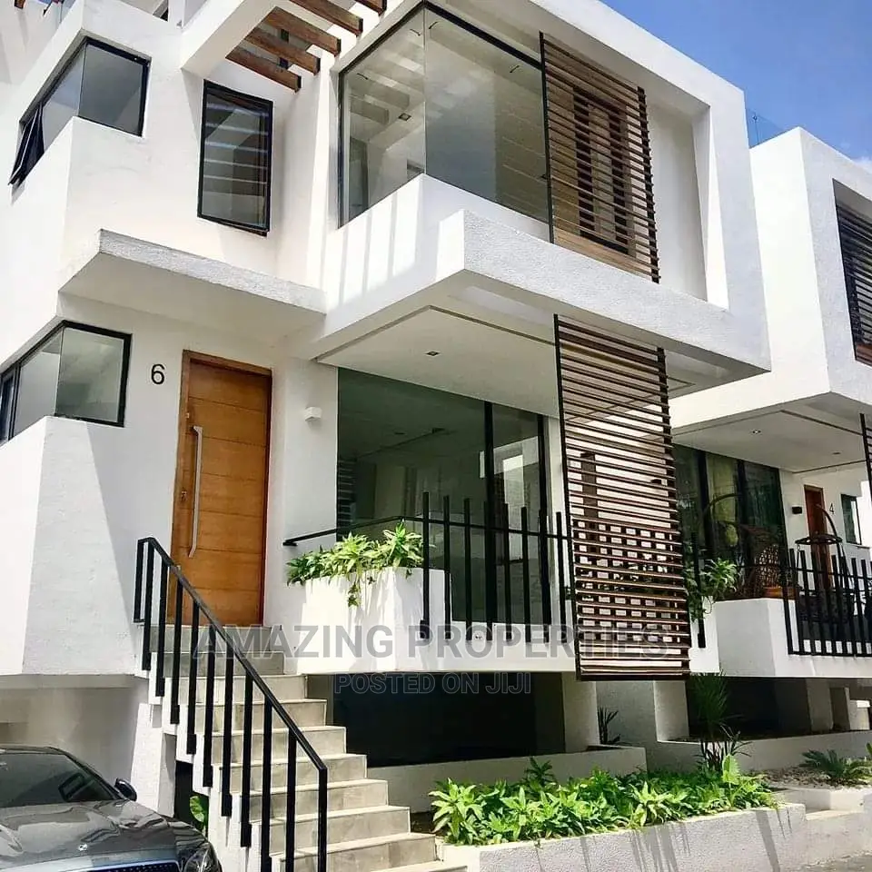 4bdrm Townhouse/Terrace in Cantonments for Sale in Cantonments