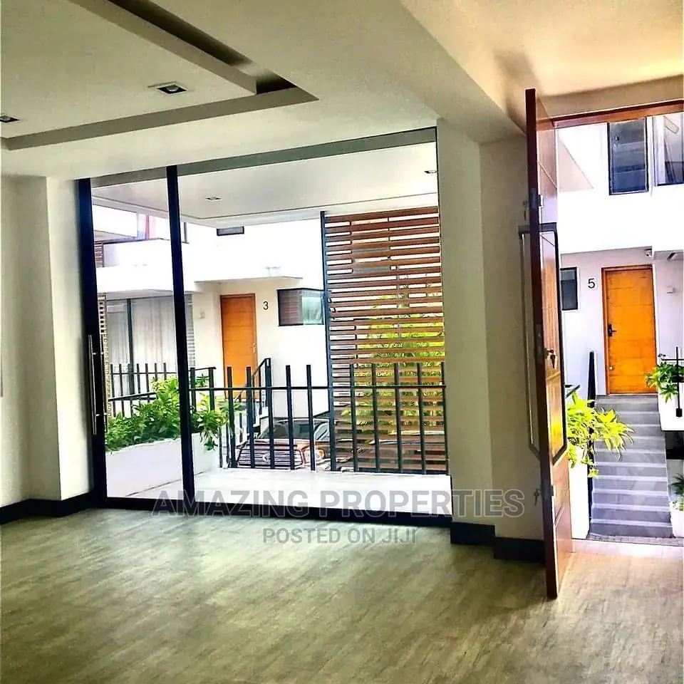 4bdrm Townhouse/Terrace in Cantonments for Sale in Cantonments