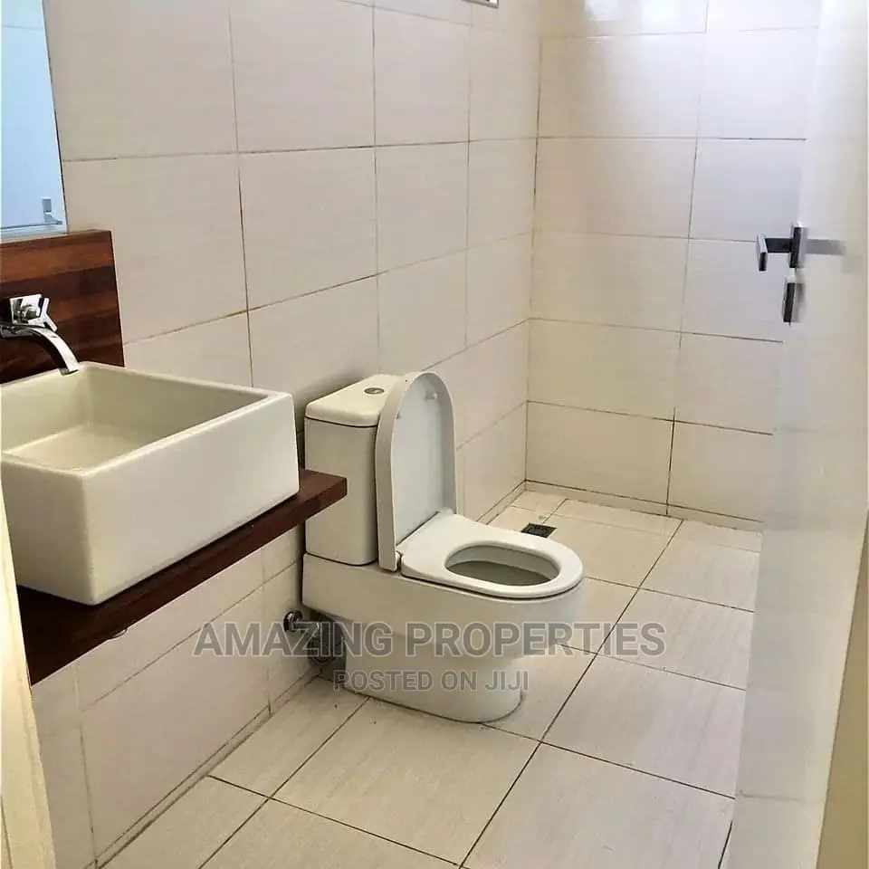4bdrm Townhouse/Terrace in Cantonments for Sale in Cantonments