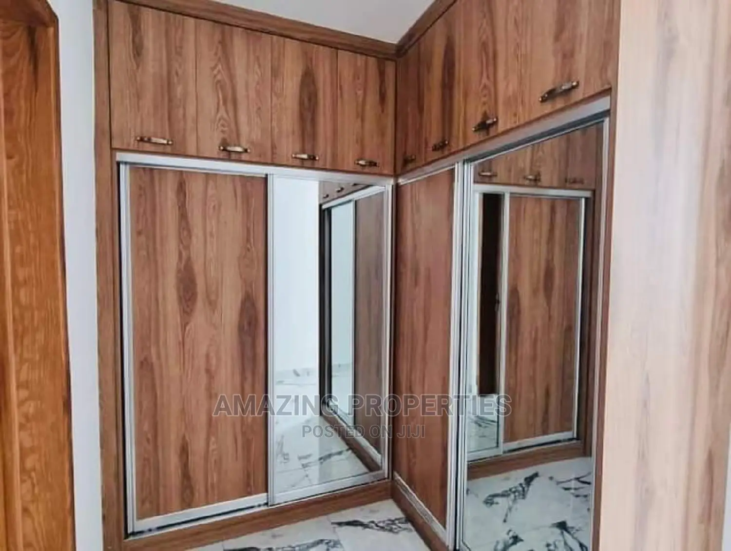 8bdrm House in East Legon for sale in East Legon