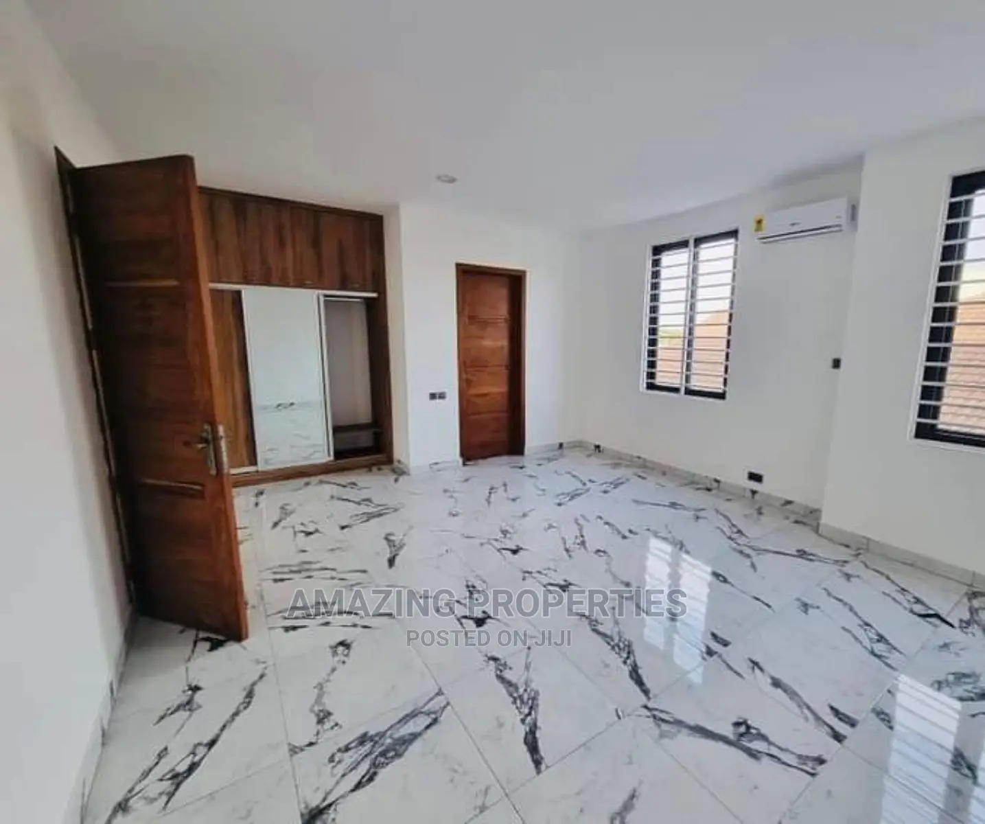 8bdrm House in East Legon for sale in East Legon