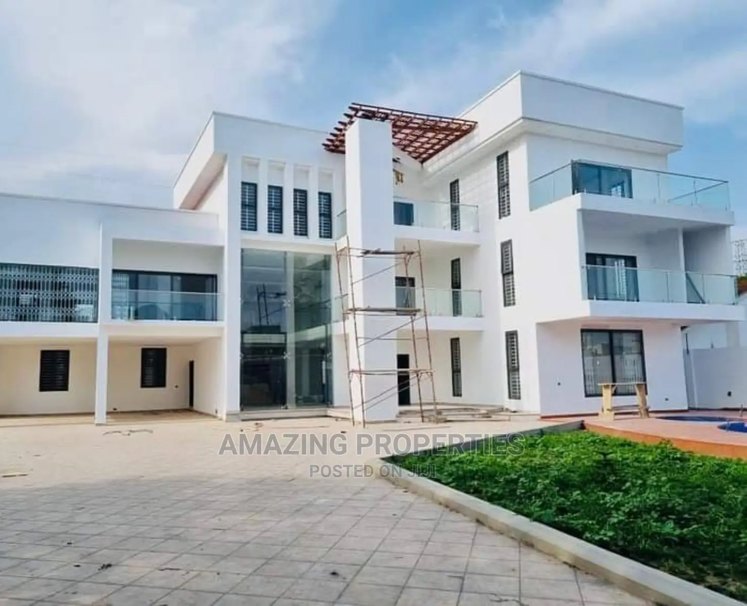 8bdrm House in East Legon for sale in East Legon