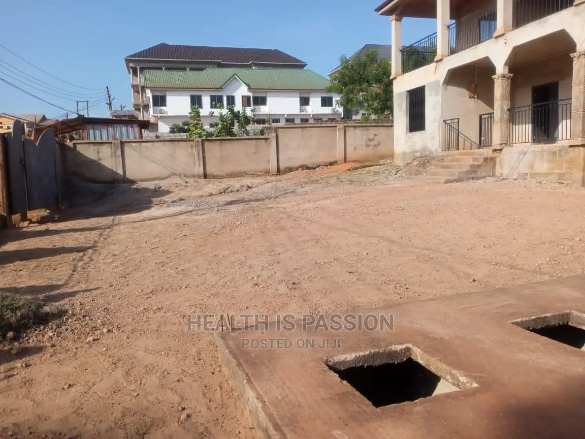Furnished 5bdrm Block of Flats in Accra Metropolitan for Sale in Accra Metropolitan