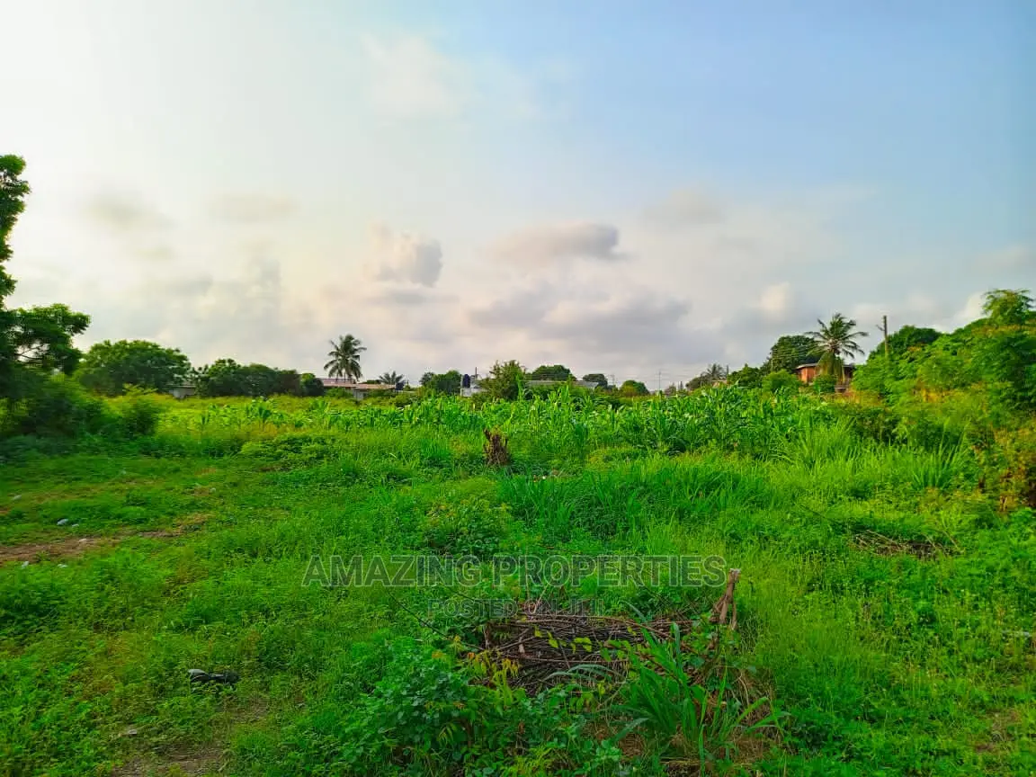 1 Acre Land for Sale at Lakeside in Lake Side Estate