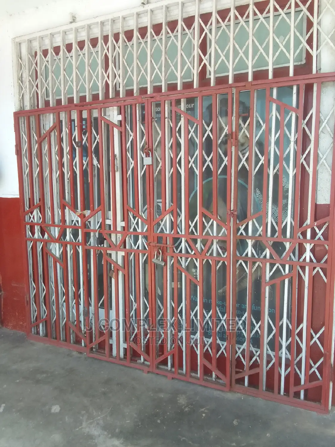 Shop to Let by the South La Estate Major Road in Hospital Area