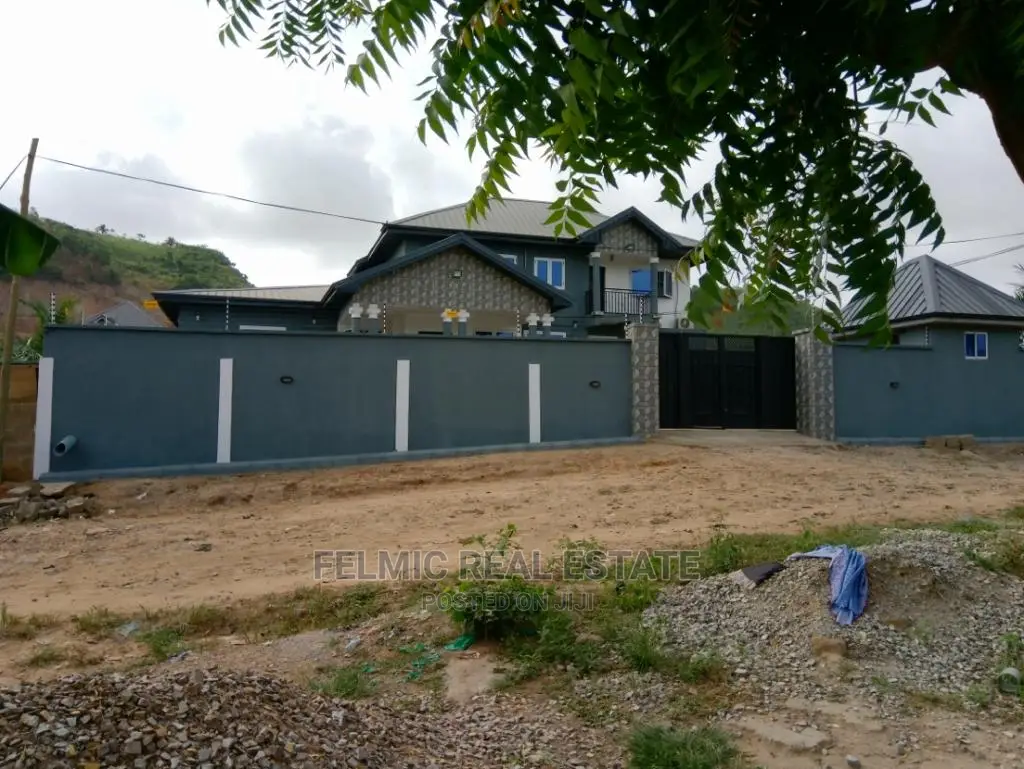 6bdrm Duplex in Felmic Real Estate, Pokuase for sale in Pokuase