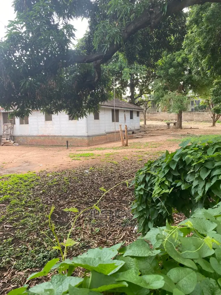 5 Plots With Old Buildings North Ridge in North Ridge