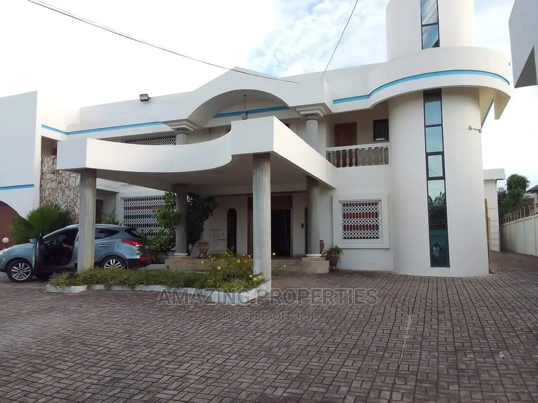 Corporate Office House With Boys Quarter North Ridge in North Ridge