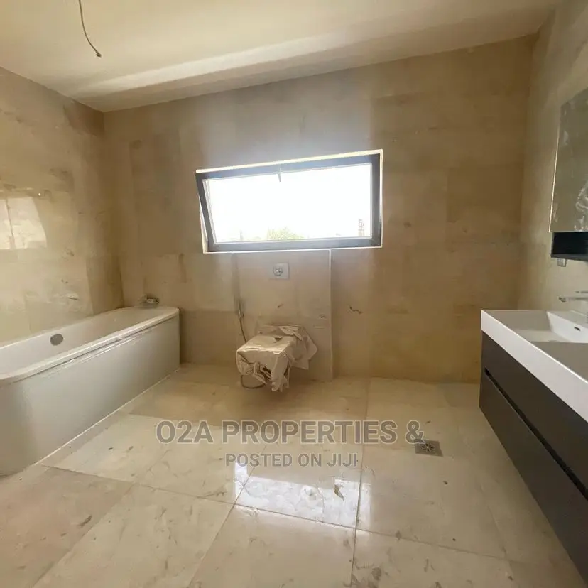 4bdrm House in Dzorwulu for Sale in Dzorwulu