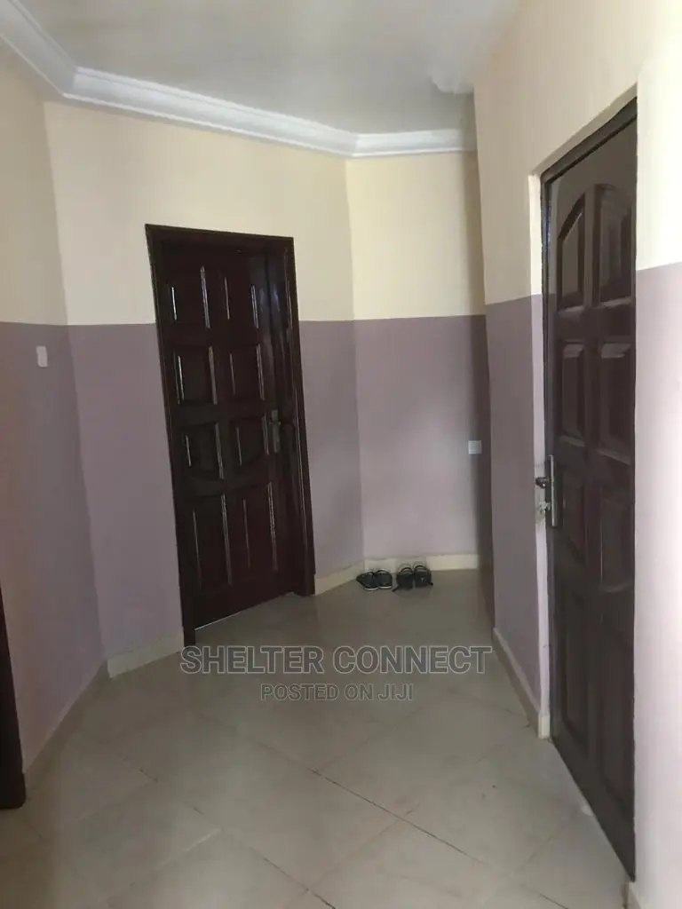 5bdrm Duplex in Adenta for sale in Adenta