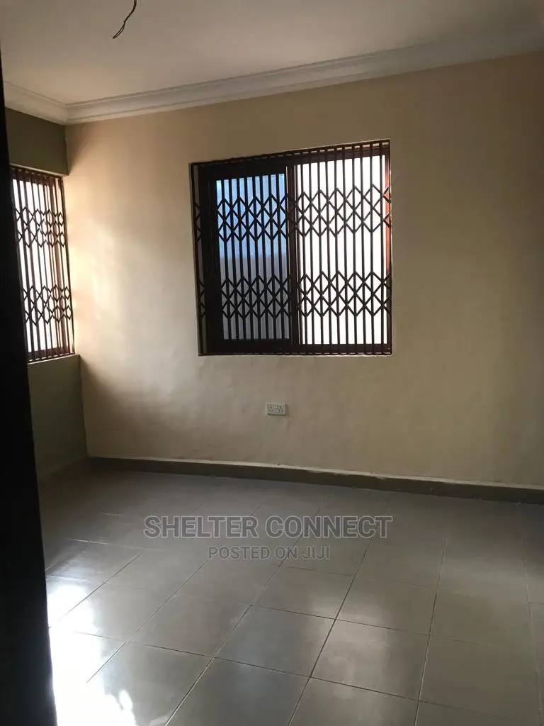 5bdrm Duplex in Adenta for sale in Adenta