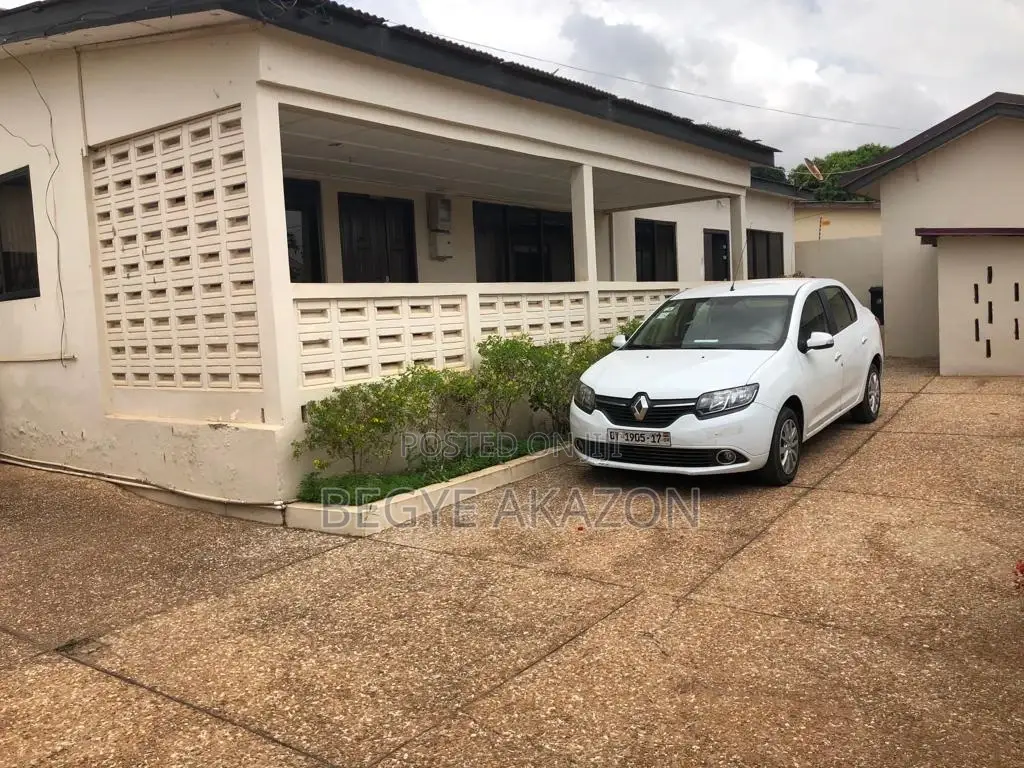 5bdrm House in Up Road Access Bank, East Legon for rent in East Legon