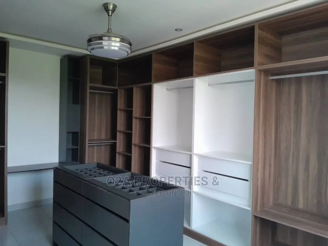 5bdrm House in Shopping Arcade Area for sale in Shopping Arcade Area